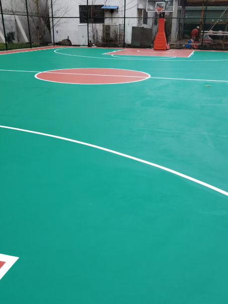 潍坊 球场长期使用易出现地面开裂